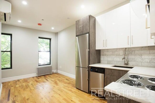 Photo - Stunning & Charming 1 BED in Historic Crown Heights Brownstone Unit 2R