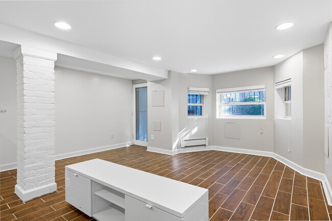 Apt. entryway - 2604 Mozart Pl NW Unit 2