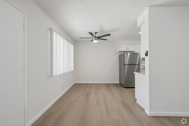 2BR, 1BA - 860SF - Dining Room - 5121 Klump Ave.
