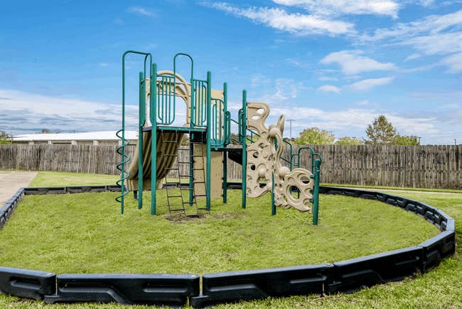 EXTERIOR-PLAYGROUND