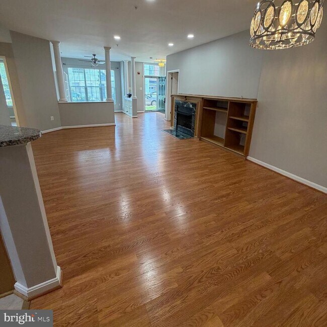 Building Photo - 10730 Symphony Way Unit 101