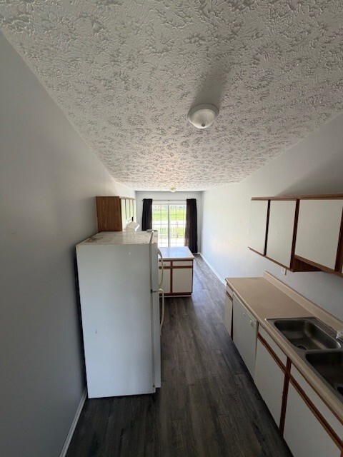 2 bed kitchen - Madison Cottage of Rensselaer