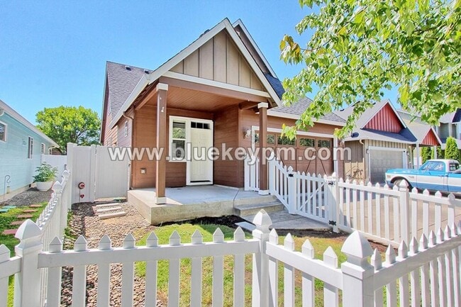 Photo - 3 Bed, 2.5 Bath Home in Battle Ground With Primary Suite on Main Floor
