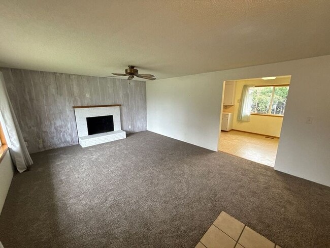 Building Photo - 1650 NW Highland Dr