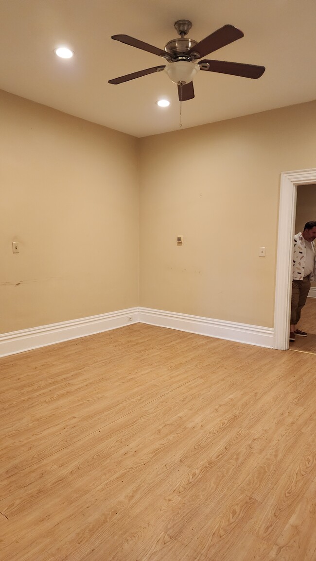 Building Photo - 4801 Sciota St Unit 1