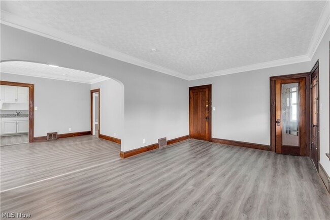 10123 Greenview Ave Unit 2/UP