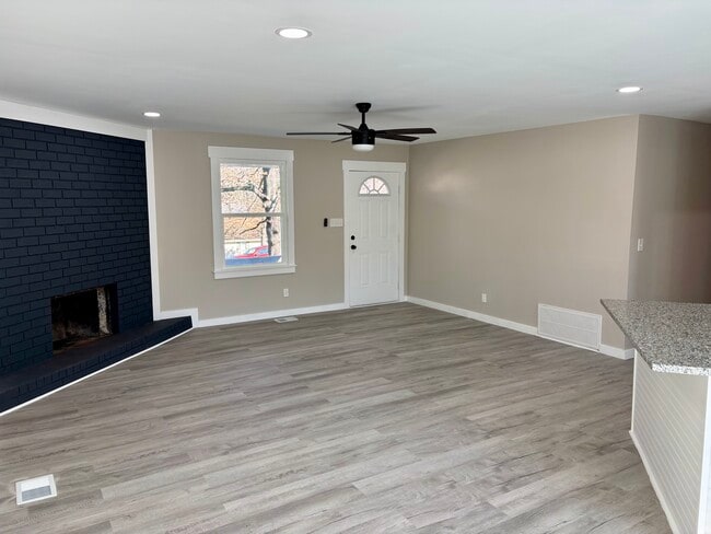 Photo - 1136 Chadford Rd