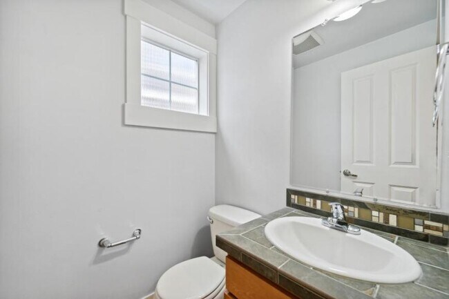 Photo - 3 bedroom in Seattle WA 98117