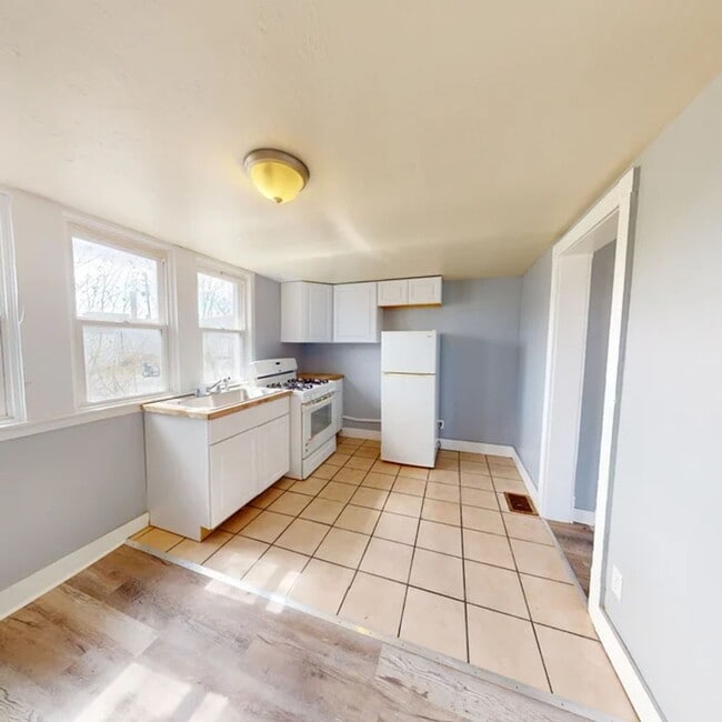 Photo - 139 N Water Ave Unit 1