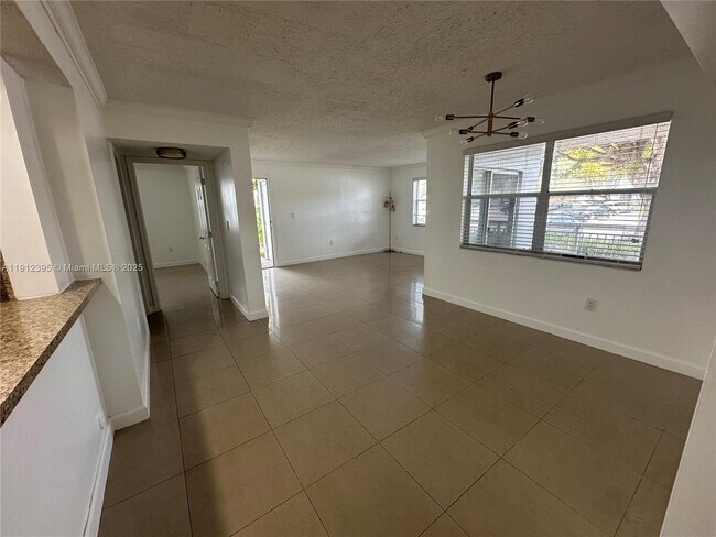 Photo - 8600 SW 212th St Unidad 111
