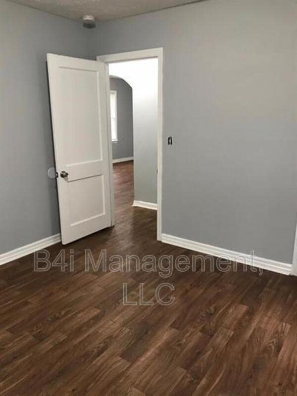 Photo - 4692 Beecher St