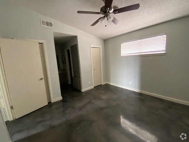 Building Photo - 820 Houston St Rental