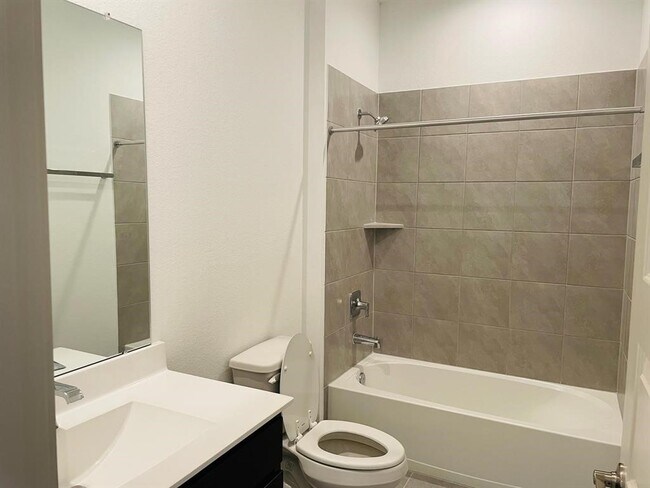 Photo - 28935 Yukon River Ct