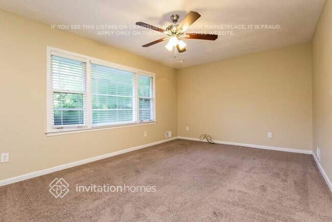 Photo - 1398 Yates Ave