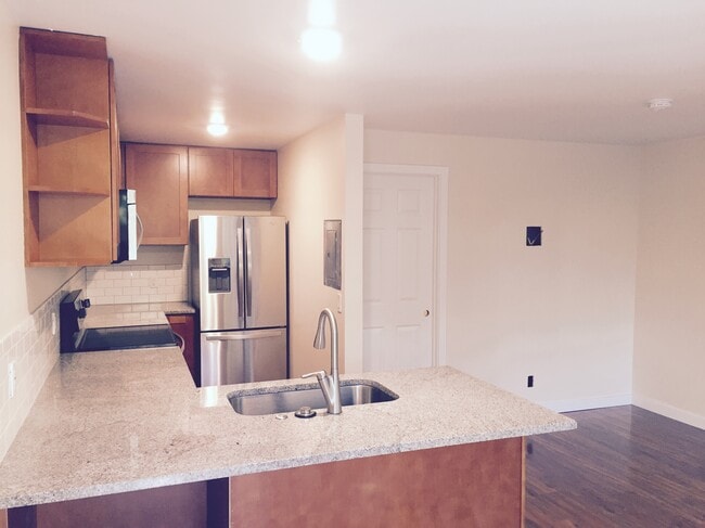 Photo - 7010 California Ave SW Unidad 3