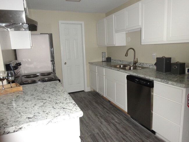 Photo - Saratoga Apartments - STA