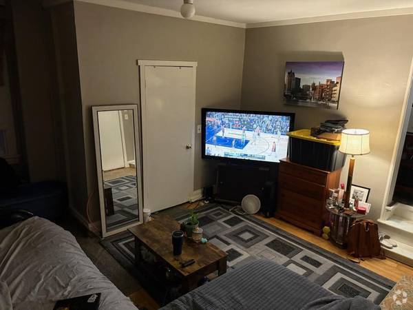 Building Photo - 605 E Clarke St Unit Studio Rental