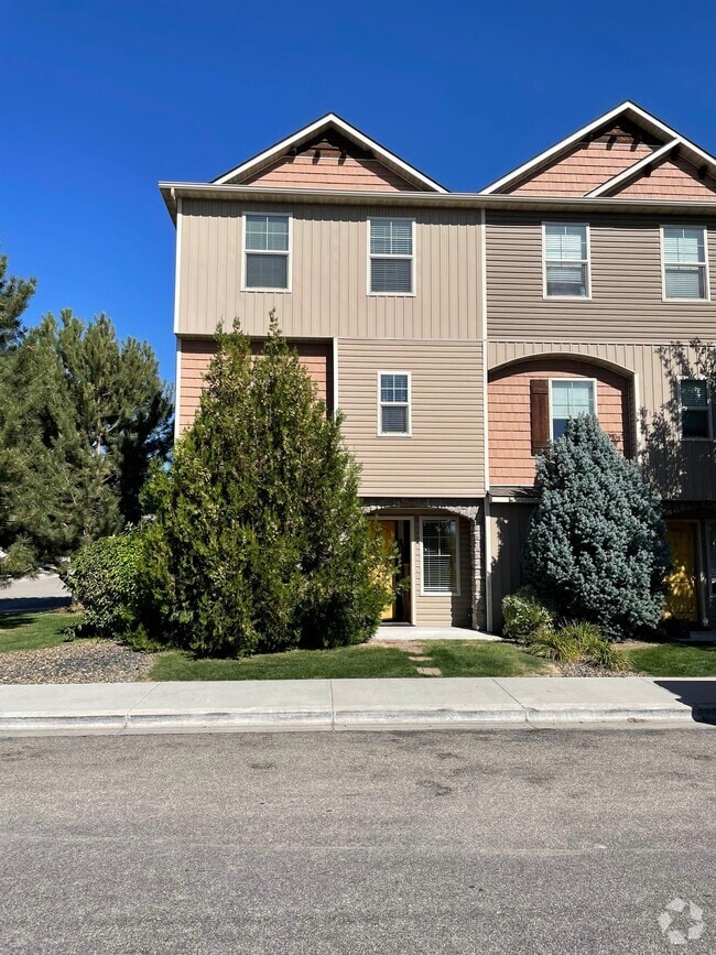 Building Photo - 8861 W Pine Valley Ln Rental