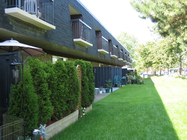 2626 Woodchester Dr