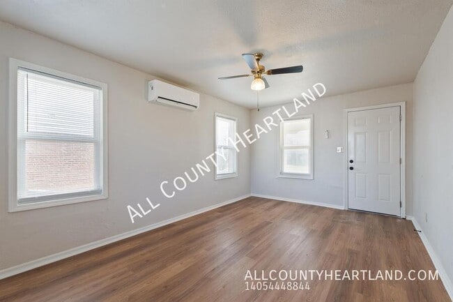 Photo - 533 E Boeing Dr