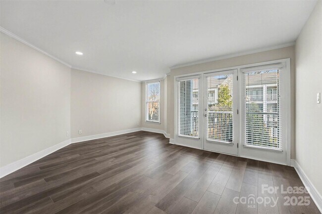 Photo - 300 S Cedar St