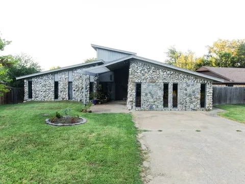 Building Photo - 805 Hardy Springs Cir