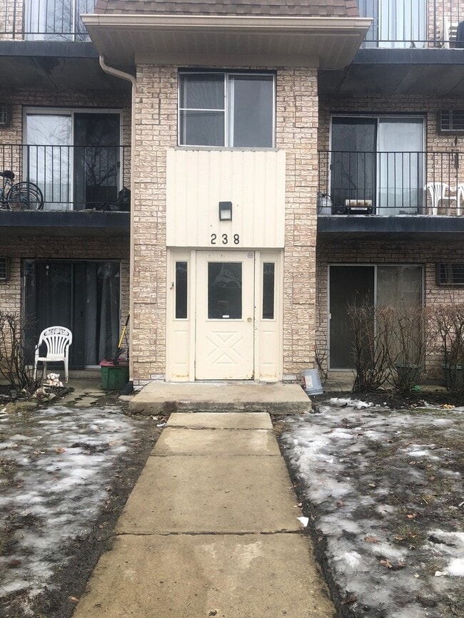 Building Photo - 238 Shorewood Dr Unit 2B Rental