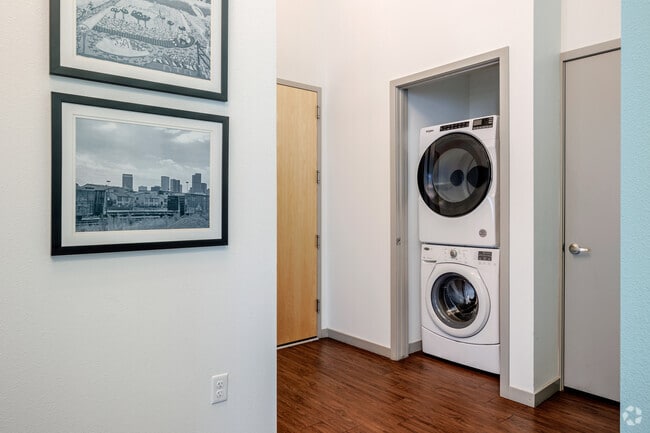 2BR, 2BA - 1,119SF - Washer/Dryer - Block 32 at RiNo