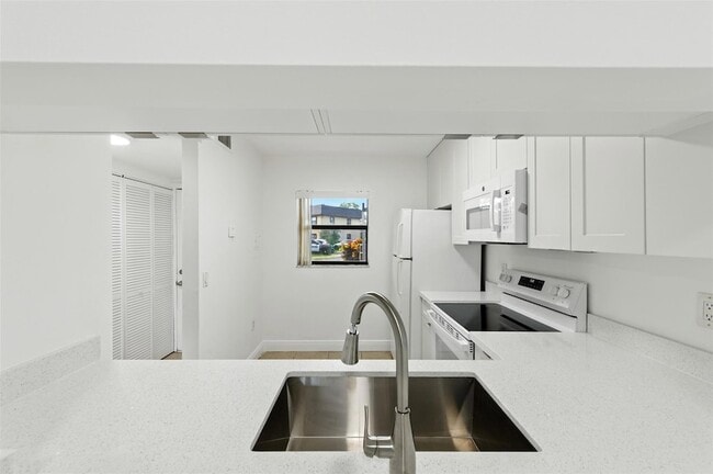 Building Photo - 141 NW 93rd Ave Unit 102