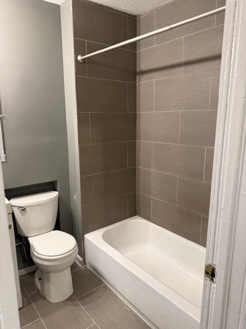 Photo - 2418 Baker St