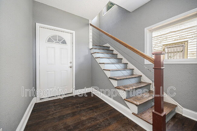 Photo - 1116 E 45th St Unit B