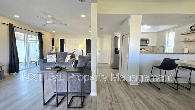 Photo - 4279 Island Cir Unit B