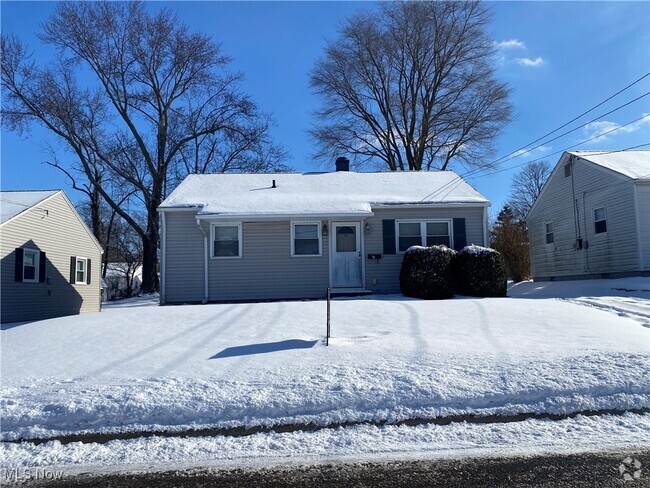 Building Photo - 1046 Overland Ave NE Rental