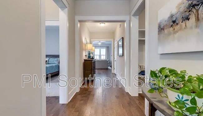 Photo - 607 Torridon Ln