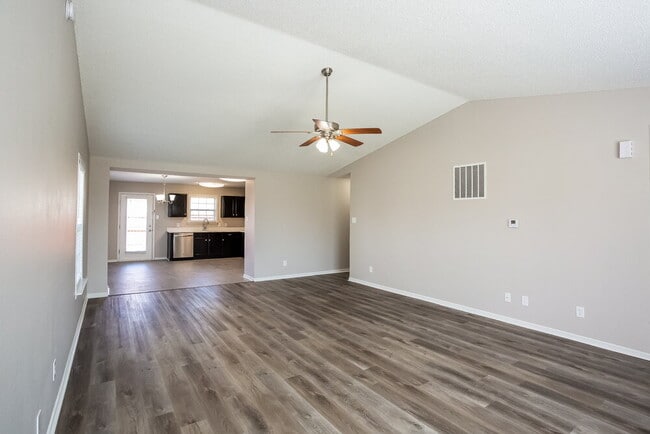 600 Streamside Dr