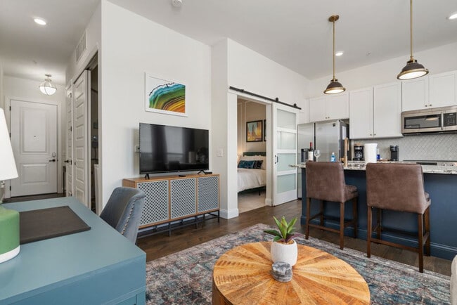 Photo - 1087 N High St Unidad ID1257778P