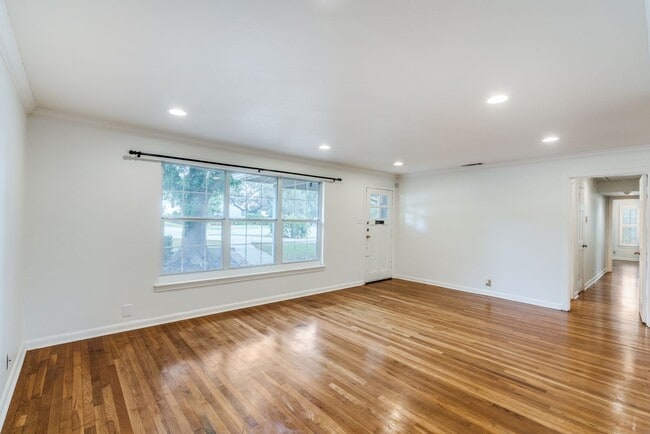 Photo - TERRELL HILLS 3-BEDROOM, SINGLE STORY