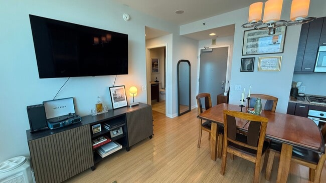 Photo - 425 1st St