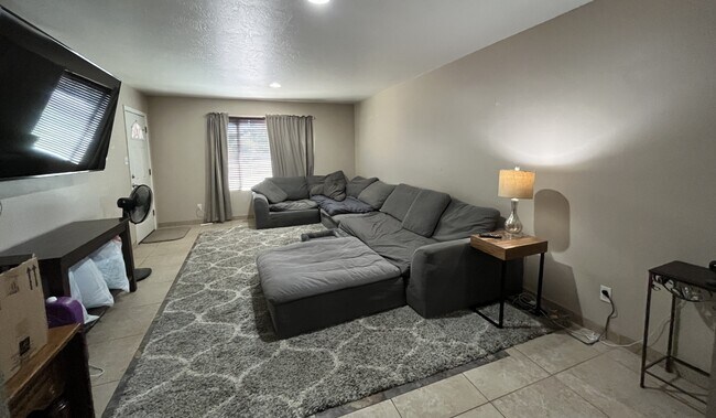 Front great room - 1661 E Bishop Dr