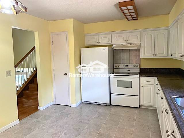 Photo - 8008 Regent Ave N