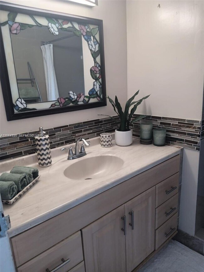 Photo - 2821 Somerset Dr Unit 312