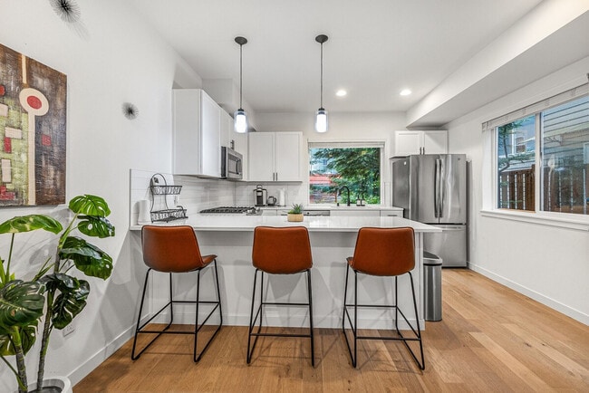 Photo - 5201 Brooklyn Ave NE Unidad ID1372967P