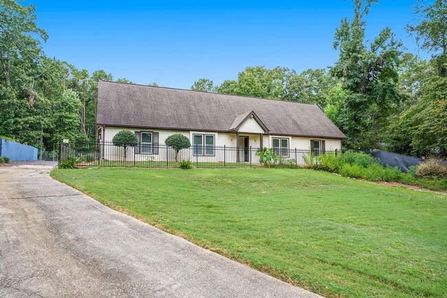 Photo - Lovely 3BR/2BA Duplex close to Downtown Covington!