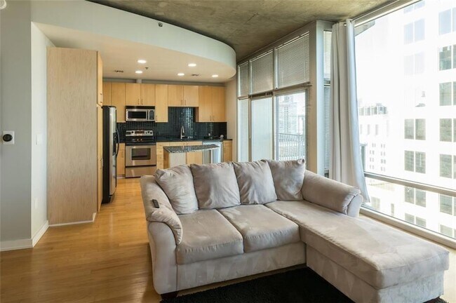 Photo - 943 Peachtree St NE Unidad 1805