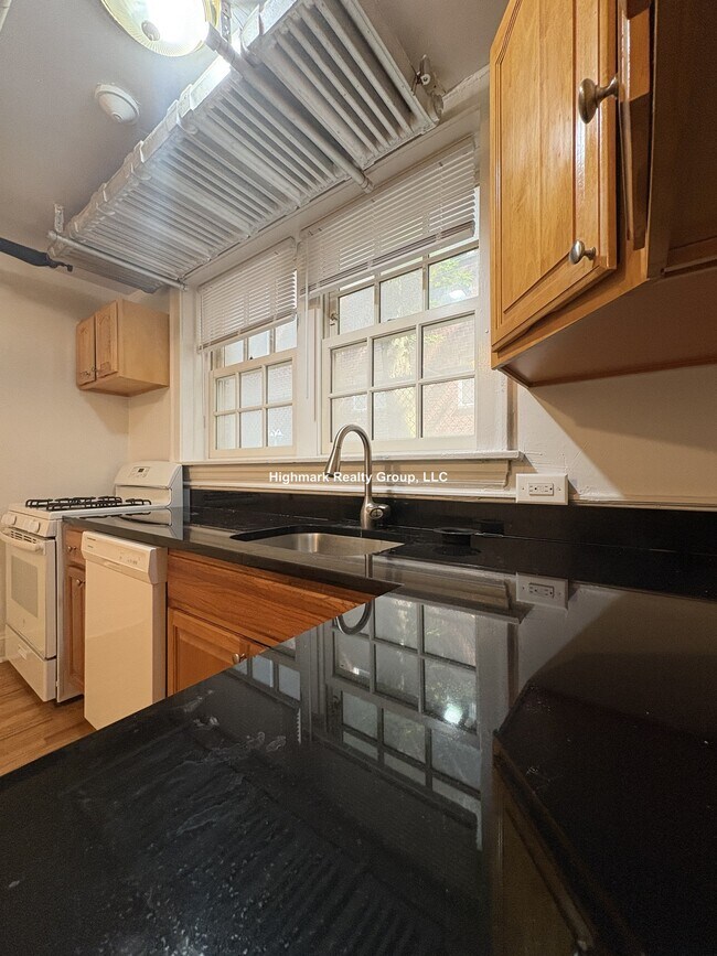 Photo - 1454 Oak Ave Unit GRDN