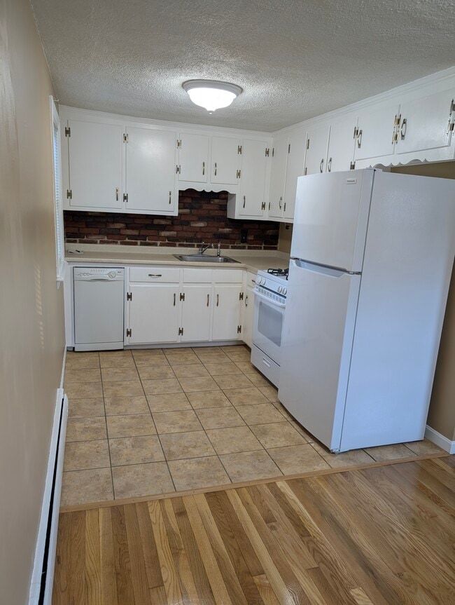 Photo - 246 Salem St