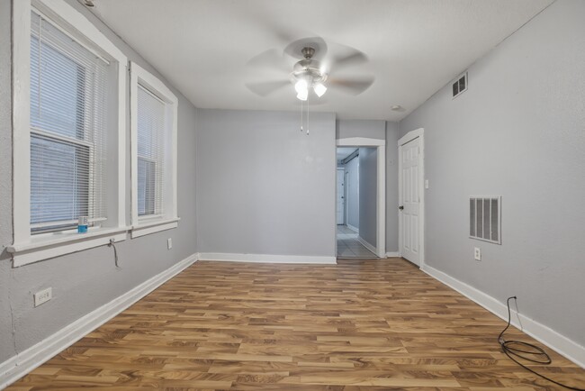 Photo - 1752 Drake Unit G