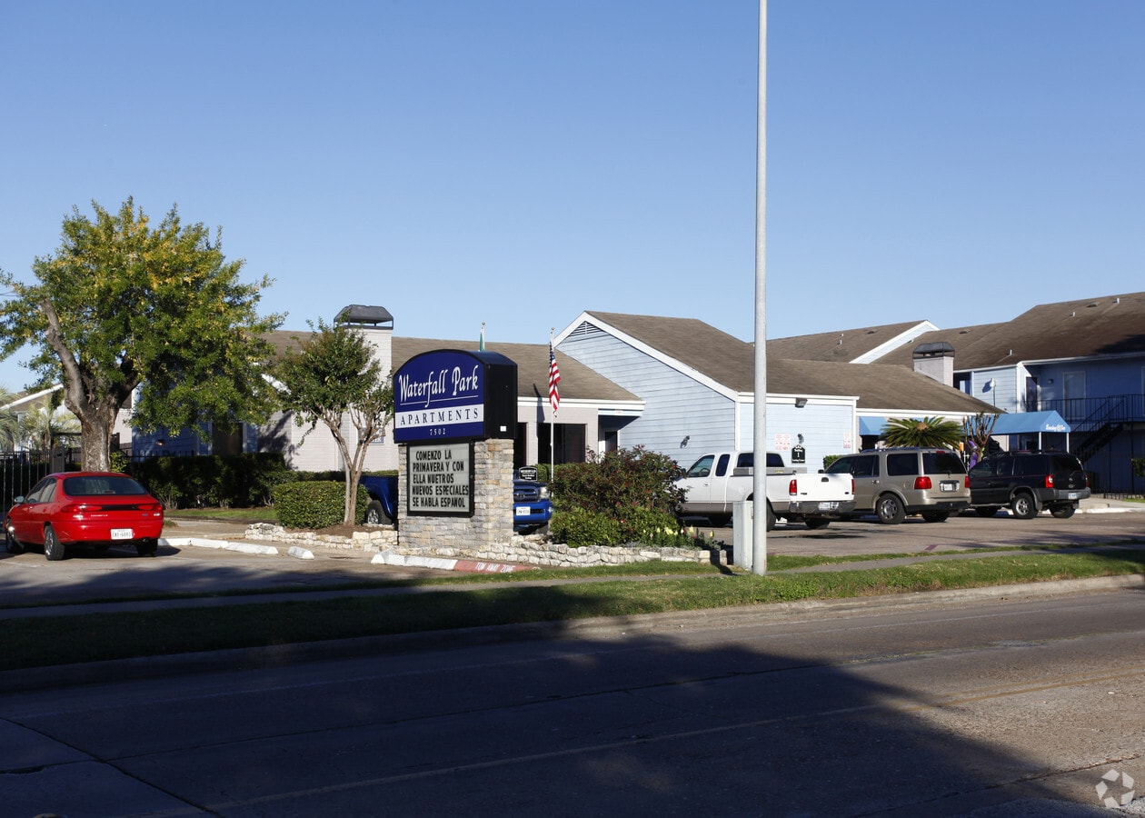 Waterfall Park - Waterfall Park