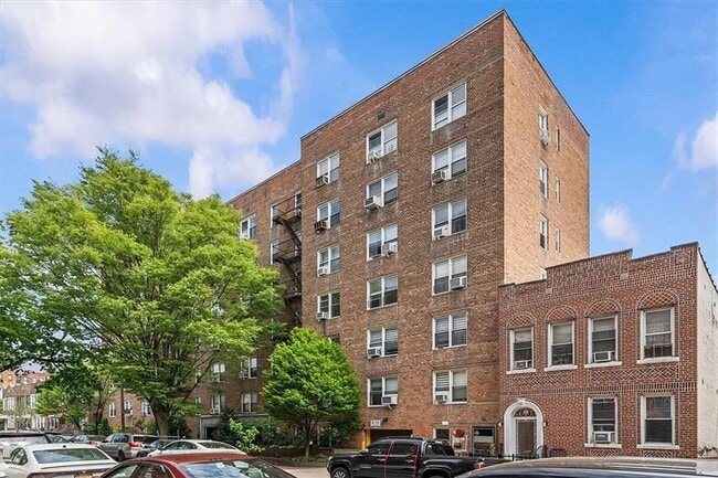 Photo - 759 E 10th St Condo