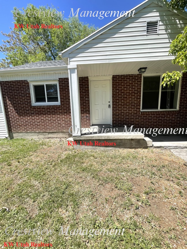 Building Photo - Lambourne Duplex Unit B